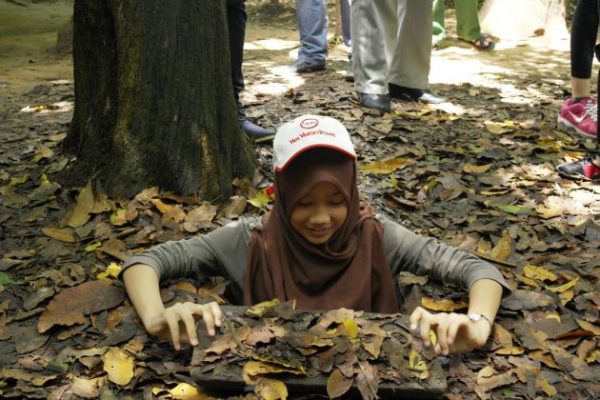 discover the legend cu chi tunnels