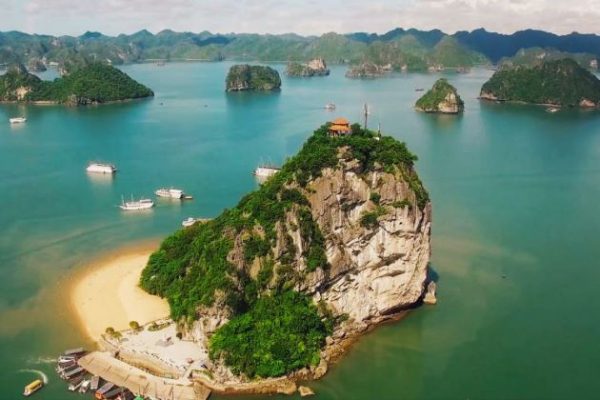 the peak of ti top island in halong bay