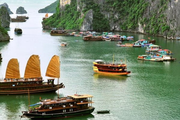 Cruise in Stunning HaLong Bay