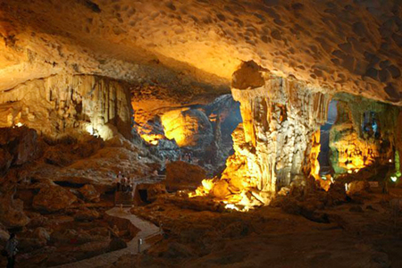 Sung Sot Cave, Halong Bay, Vietnam