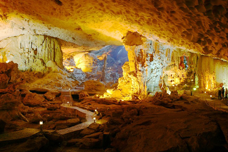 Sung Sot Cave, Halong Bay