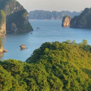 explore halong by on cruise