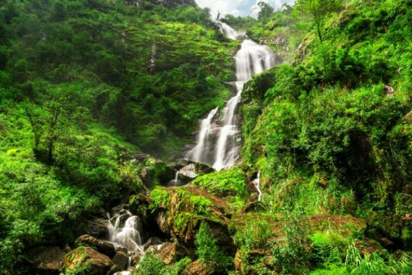visit silver waterfall in sapa