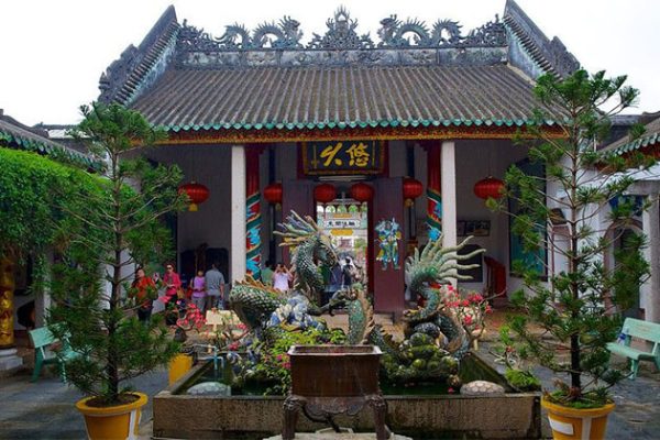 Cantonese congregation in Hoi An Holiday Package in Vietnam