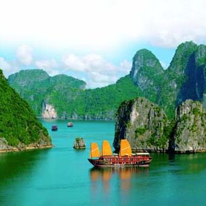 Cruise aong the World Heritage - Halong Bay