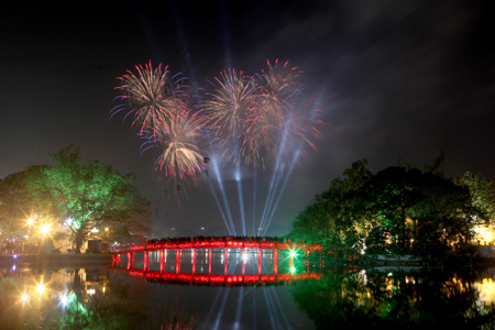 Ha Noi fireworks over Hoan Kiem Lake