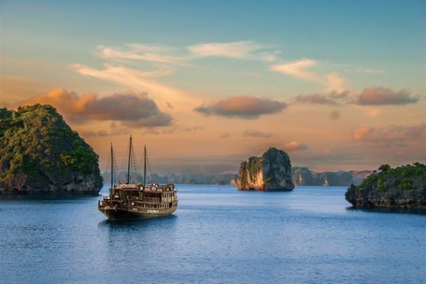 explore halong bay by cruise ship