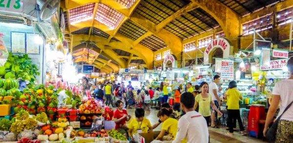 shopping at ben thanh market ho chi minh city holidays