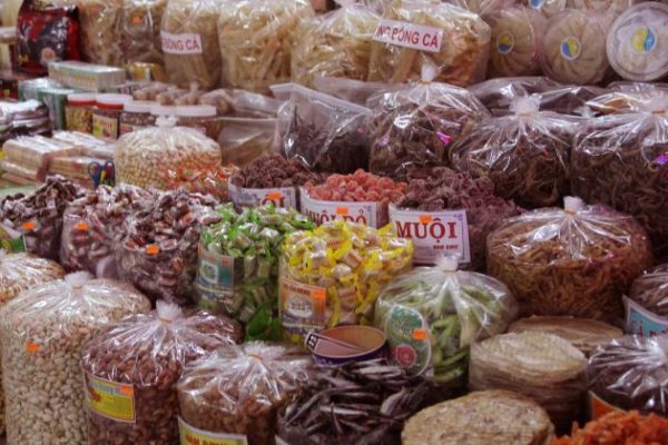 shopping at han market in danang