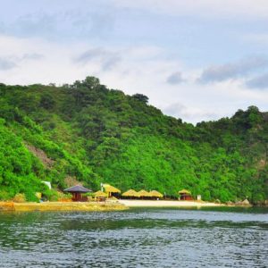 swim at soi sim beach in halong bay