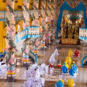 visit cao dai temple in tay ninh